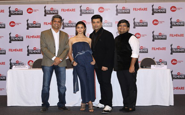 Filmfare Awards 2017 to be held on 14th Jan; KJO and SRK to host the event to be aired on Sony