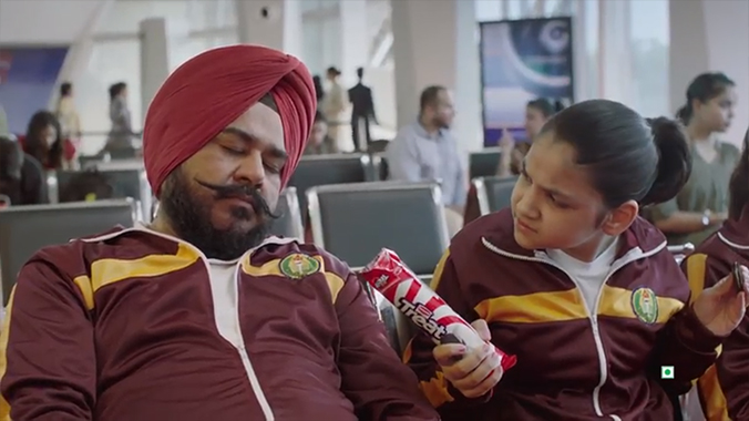 Britannia Treat “Asli-Treat-is-in-The-Middle” campaign by McCann