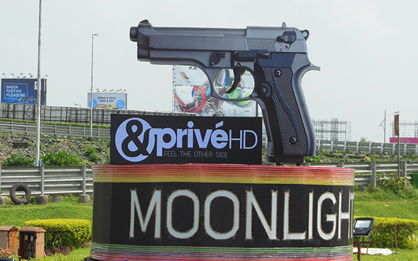 &Privé HD presents World’s First Twin Screen trailer