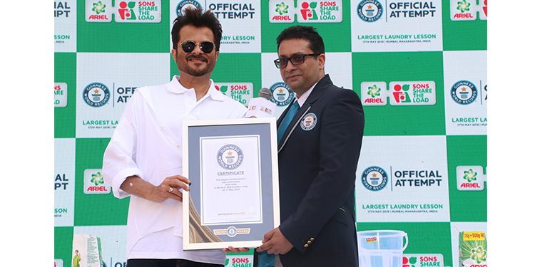 Ariel India achieves Guinness World Record for the largest laundry lesson