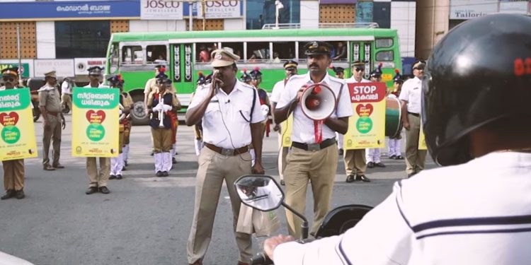 Mathrubhumi Arogyamasika & Kerala Traffic police spread Healthy Heart message on World Heart Day