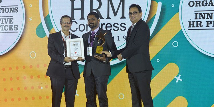 Vinod Pushppan from SULEKHA HR Team bags the award at Asia Pacific HRM Congress