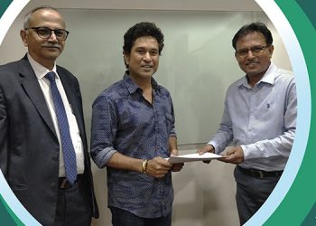 AMFI signs Sachin Tendulkar, M S Dhoni for 'Mutual Funds Sahi Hai' campaign