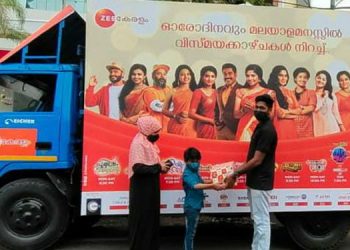 ZEE Keralam delivers gifts at the doorsteps of 'Panam Kaykum Maram' contest winners