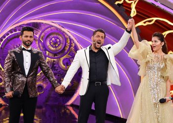 Rubina Dilaik lifts the trophy of Colors Bigg Boss 14