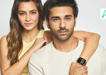 Pebble Loops in Kriti Kharbanda and Pulkit Samrat as the face of the #ConnectedbyPebble campaign