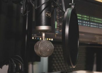 70 pc users in metro cities listen to podcasts weekly and 30 pc daily, reveals study