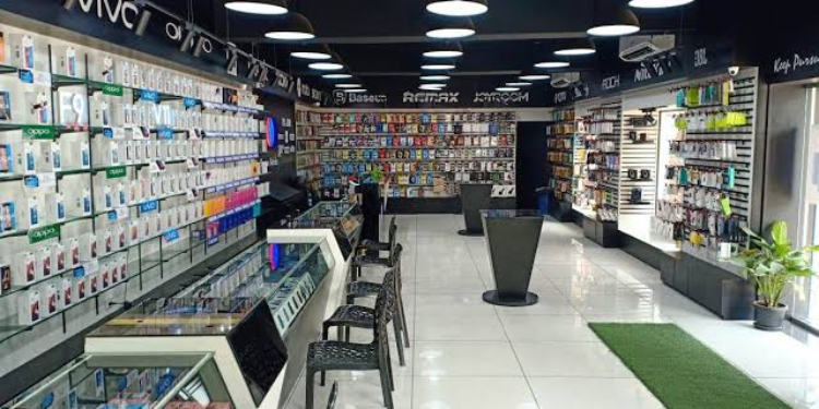 Indian Smartphone market clocks 44% value growth for offline retail in H1 2022: report