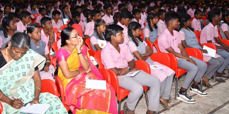 Hindu Tamil Thisai hosts mentoring program 'Padipom Uyarvom' for class 10th students