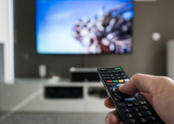Customers prefer online content on their TVs; Binge-watch for 5+ hours during weekends: Study