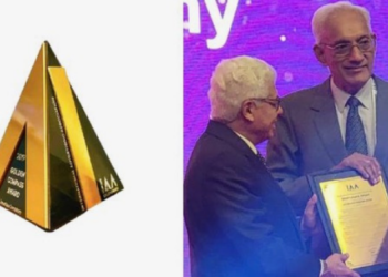 Srinivasan Swamy presented with IAA Golden Compass Award, IAA Global’s highest recognition