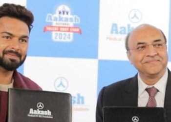 Aakash Educational Services names Rishabh Pant as Brand Ambassador