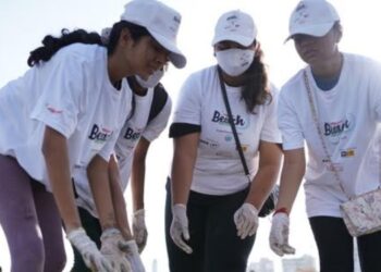 Mirchi Successfully Concludes Beach Clean-Up Drive Post Ganpati Visarjan with Change is US, Tata Motors, LIC, and TJSB Sahakari Bank