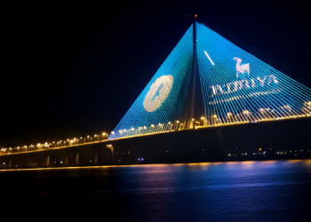 Indriya, Aditya Birla Jewellery lights up Bandra-Worli Sea Link on Dhanteras Eve